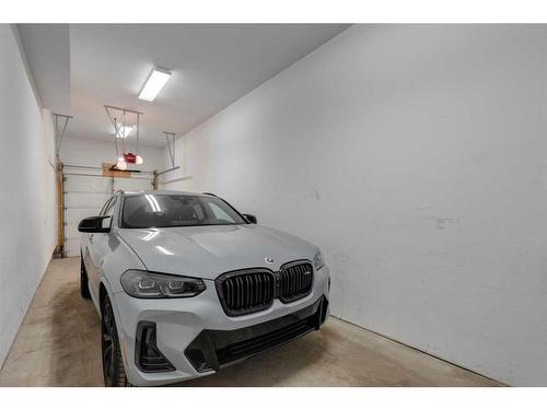 1-1723 10 Street Sw, Calgary, AB - Indoor Photo Showing Garage