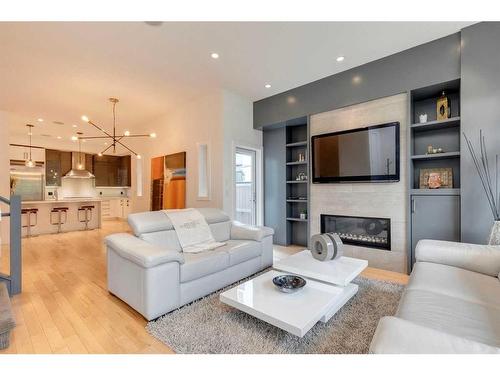 1-1723 10 Street Sw, Calgary, AB - Indoor Photo Showing Living Room With Fireplace