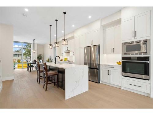 915 36 Street Nw, Calgary, AB - Indoor Photo Showing Kitchen With Upgraded Kitchen