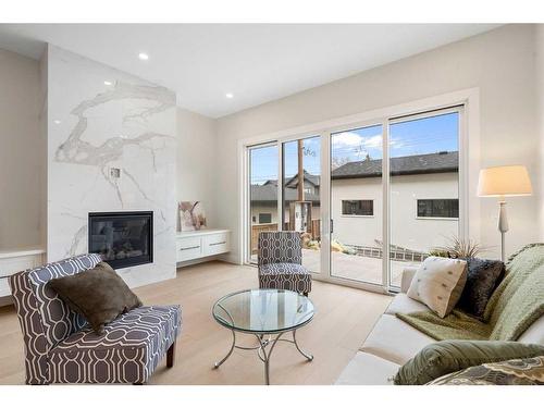 915 36 Street Nw, Calgary, AB - Indoor Photo Showing Living Room With Fireplace