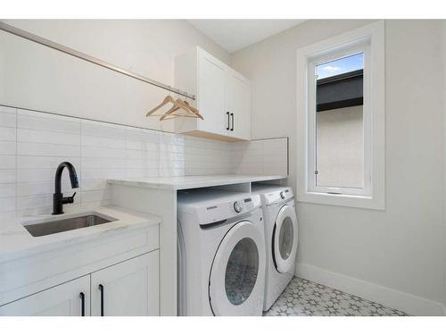 915 36 Street Nw, Calgary, AB - Indoor Photo Showing Laundry Room