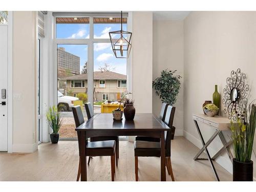 915 36 Street Nw, Calgary, AB - Indoor Photo Showing Dining Room