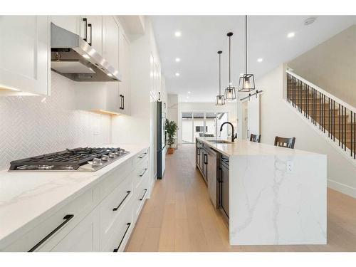 915 36 Street Nw, Calgary, AB - Indoor Photo Showing Kitchen With Upgraded Kitchen