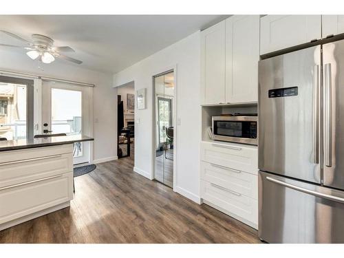 127 Woodfield Road Sw, Calgary, AB - Indoor Photo Showing Kitchen