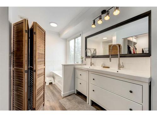 127 Woodfield Road Sw, Calgary, AB - Indoor Photo Showing Bathroom