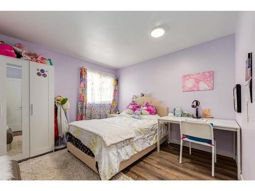 127 Woodfield Road Sw, Calgary, AB - Indoor Photo Showing Bedroom