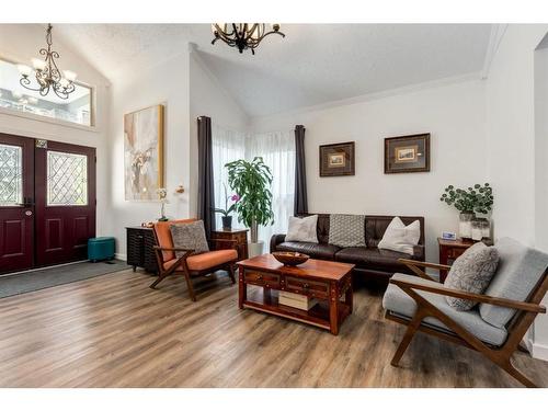 127 Woodfield Road Sw, Calgary, AB - Indoor Photo Showing Living Room