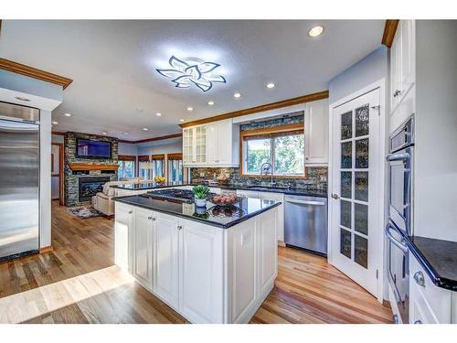 33 Cullen Creek Estates, Rural Rocky View County, AB - Indoor Photo Showing Kitchen With Upgraded Kitchen