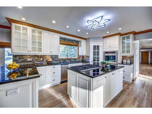 33 Cullen Creek Estates, Rural Rocky View County, AB - Indoor Photo Showing Kitchen With Upgraded Kitchen