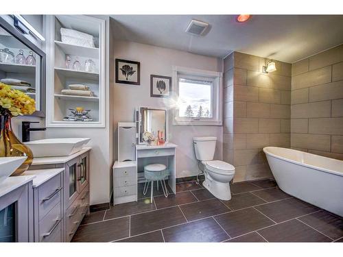 33 Cullen Creek Estates, Rural Rocky View County, AB - Indoor Photo Showing Bathroom