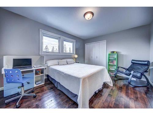 33 Cullen Creek Estates, Rural Rocky View County, AB - Indoor Photo Showing Bedroom