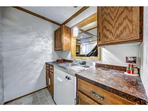 33 Cullen Creek Estates, Rural Rocky View County, AB - Indoor Photo Showing Kitchen