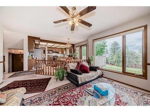 224 Edgebank Circle Nw, Calgary, AB - Indoor Photo Showing Living Room