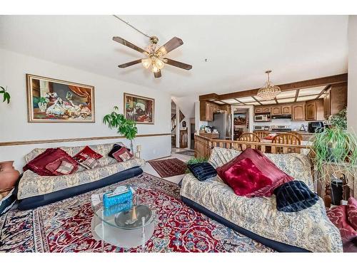 224 Edgebank Circle Nw, Calgary, AB - Indoor Photo Showing Living Room