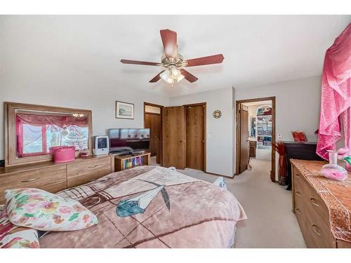 224 Edgebank Circle Nw, Calgary, AB - Indoor Photo Showing Bedroom