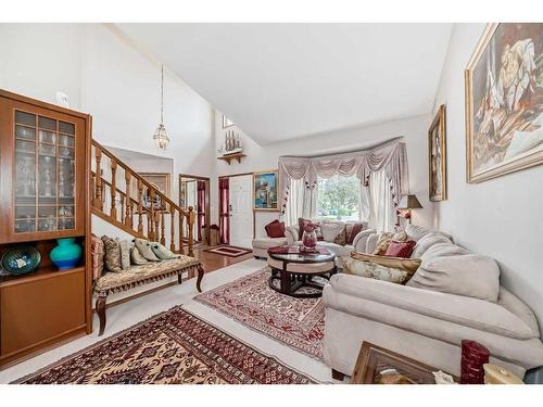 224 Edgebank Circle Nw, Calgary, AB - Indoor Photo Showing Living Room