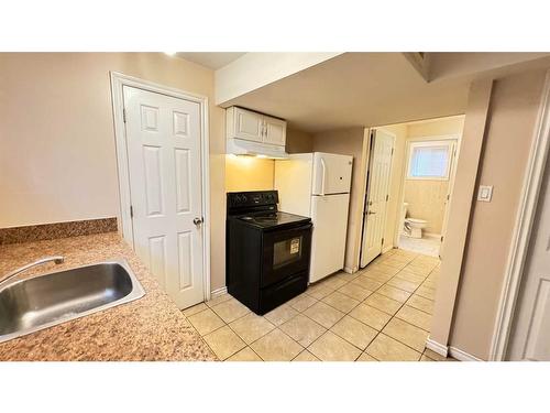 730 Mcdougall Road Ne, Calgary, AB - Indoor Photo Showing Kitchen