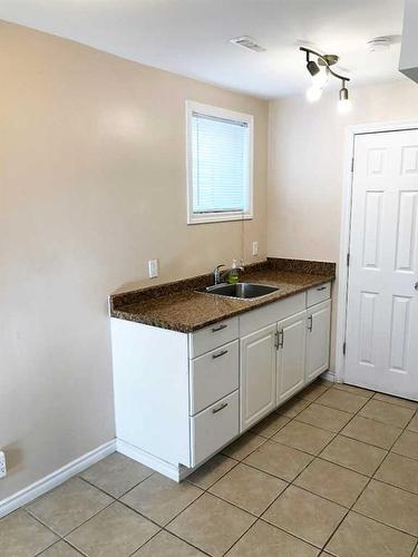 730 Mcdougall Road Ne, Calgary, AB - Indoor Photo Showing Kitchen