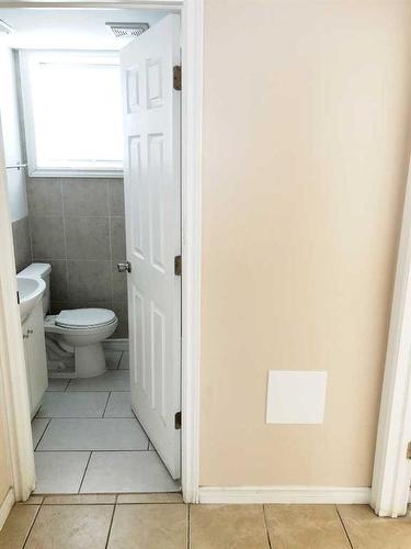 730 Mcdougall Road Ne, Calgary, AB - Indoor Photo Showing Bathroom