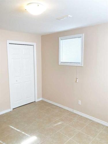 730 Mcdougall Road Ne, Calgary, AB - Indoor Photo Showing Other Room