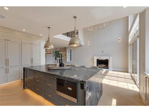 2127 Victoria Crescent Nw, Calgary, AB - Indoor Photo Showing Kitchen