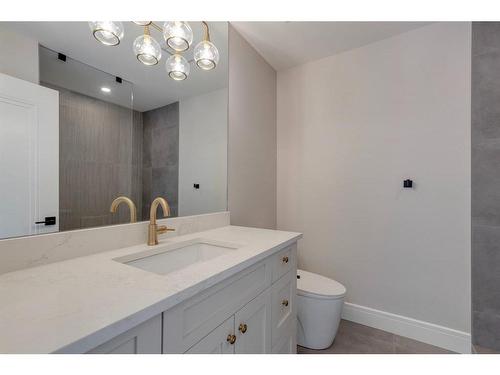 2127 Victoria Crescent Nw, Calgary, AB - Indoor Photo Showing Bathroom