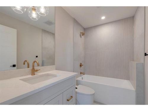 2127 Victoria Crescent Nw, Calgary, AB - Indoor Photo Showing Bathroom