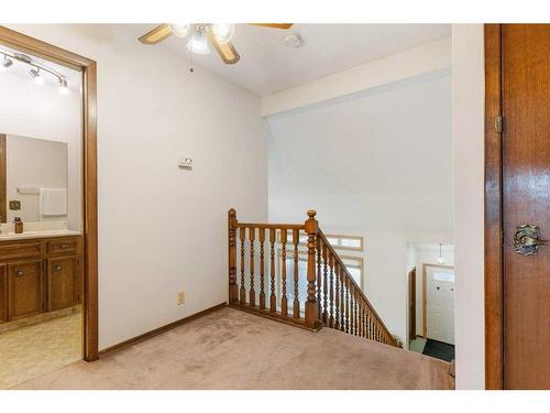 527 Bernard Mews Nw, Calgary, AB - Indoor Photo Showing Other Room