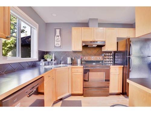 306-140 Sagewood Boulevard Sw, Airdrie, AB - Indoor Photo Showing Kitchen