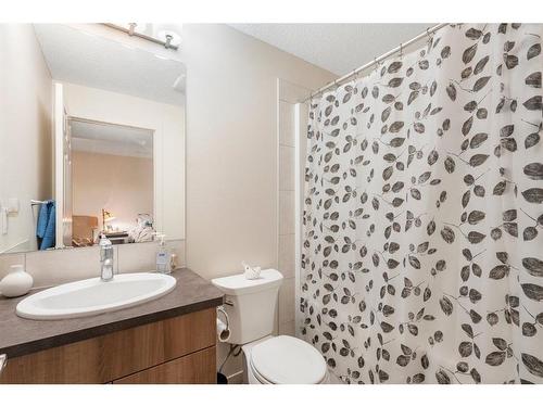 1220-10 Auburn Bay Avenue Se, Calgary, AB - Indoor Photo Showing Bathroom