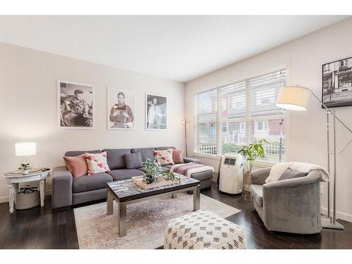 1220-10 Auburn Bay Avenue Se, Calgary, AB - Indoor Photo Showing Living Room