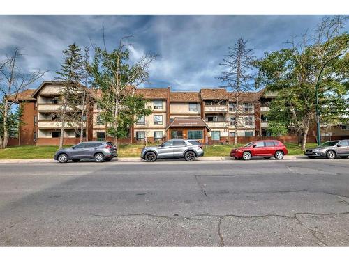 302-1712 38 Street Se, Calgary, AB - Outdoor