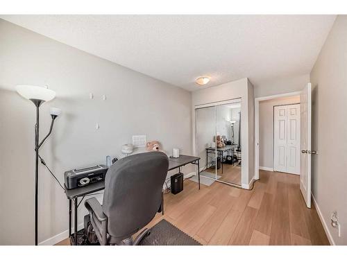 302-1712 38 Street Se, Calgary, AB - Indoor