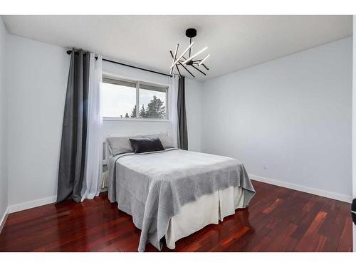 403 Huntington Way Ne, Calgary, AB - Indoor Photo Showing Bedroom