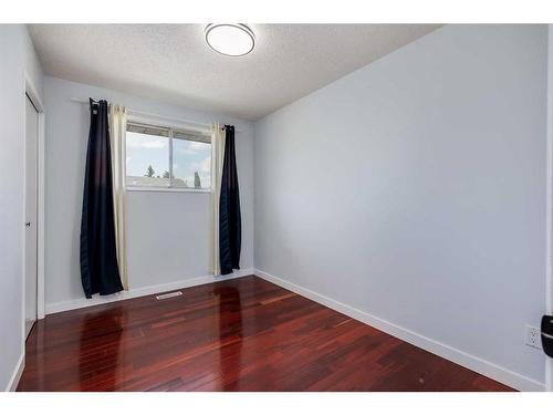 403 Huntington Way Ne, Calgary, AB - Indoor Photo Showing Other Room