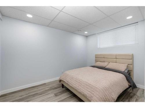 403 Huntington Way Ne, Calgary, AB - Indoor Photo Showing Bedroom