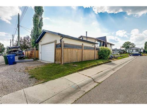 403 Huntington Way Ne, Calgary, AB - Outdoor