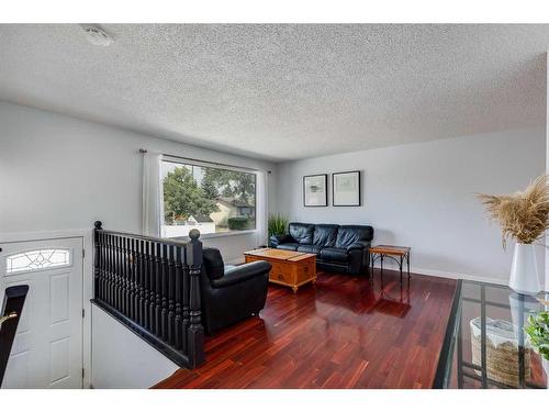 403 Huntington Way Ne, Calgary, AB - Indoor