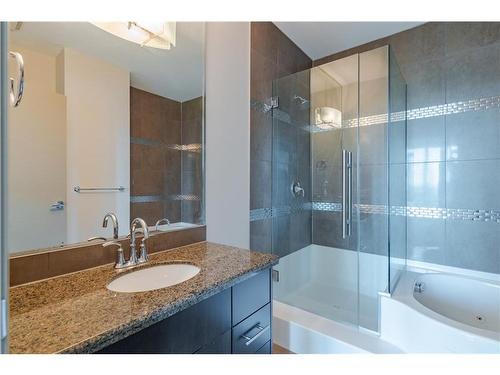 3304-210 15 Avenue Se, Calgary, AB - Indoor Photo Showing Bathroom