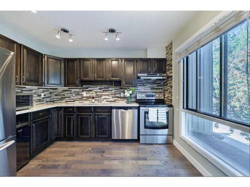 41 Point Mckay Court Nw, Calgary, AB - Indoor Photo Showing Kitchen With Stainless Steel Kitchen With Upgraded Kitchen