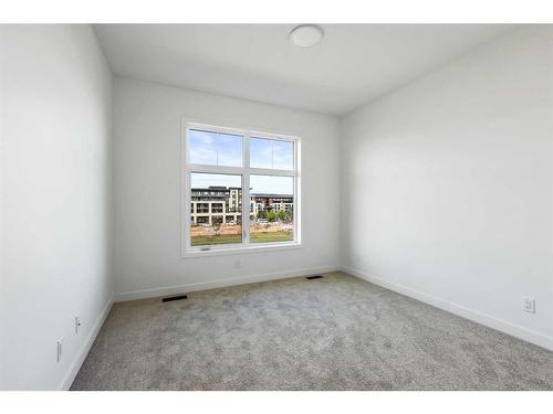 211-595 Mahogany Road Se, Calgary, AB - Indoor Photo Showing Other Room