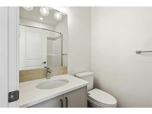 211-595 Mahogany Road Se, Calgary, AB - Indoor Photo Showing Bathroom