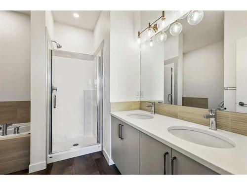 211-595 Mahogany Road Se, Calgary, AB - Indoor Photo Showing Bathroom