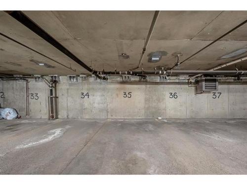 308-1919 17 Avenue Sw, Calgary, AB - Indoor Photo Showing Garage