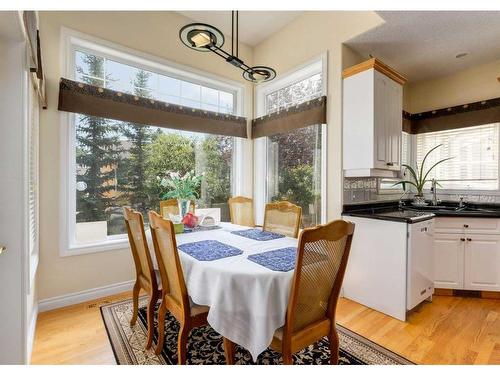 1625 Evergreen Drive Sw, Calgary, AB - Indoor Photo Showing Dining Room