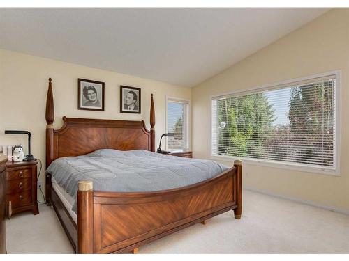 1625 Evergreen Drive Sw, Calgary, AB - Indoor Photo Showing Bedroom