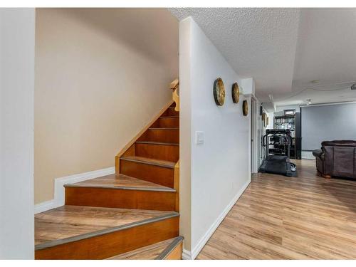 1625 Evergreen Drive Sw, Calgary, AB - Indoor Photo Showing Other Room