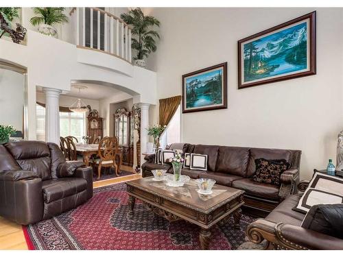 1625 Evergreen Drive Sw, Calgary, AB - Indoor Photo Showing Living Room