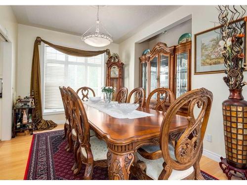 1625 Evergreen Drive Sw, Calgary, AB - Indoor Photo Showing Dining Room