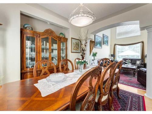 1625 Evergreen Drive Sw, Calgary, AB - Indoor Photo Showing Dining Room